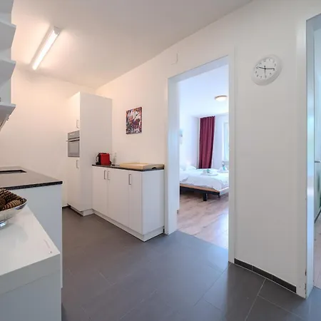 Apartment Viktoria A12 By Vacations, Renoviertes App Mit Bergblick Im Zentrum